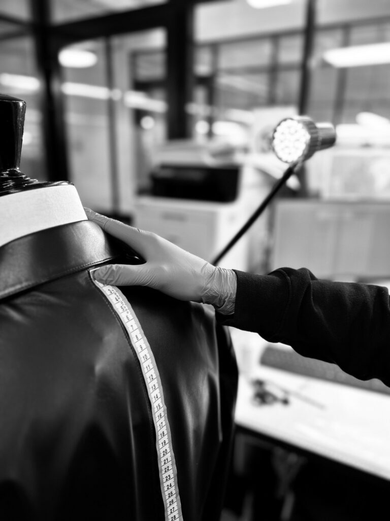 Savoir-faire confection cuir luxe Paris